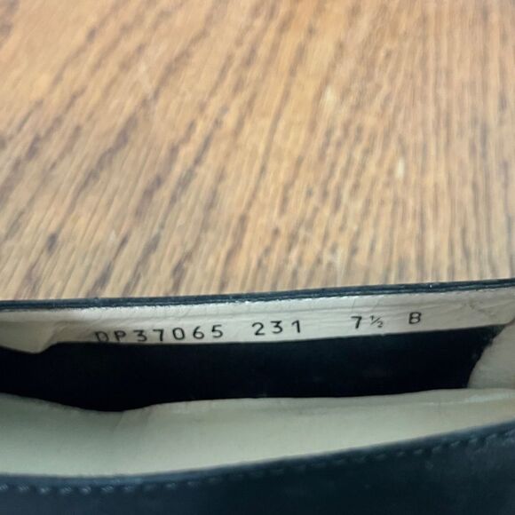 Salvatore Ferragamo Low Heel Tassel 7.5 B Suede Heels - Picture 10 of 12